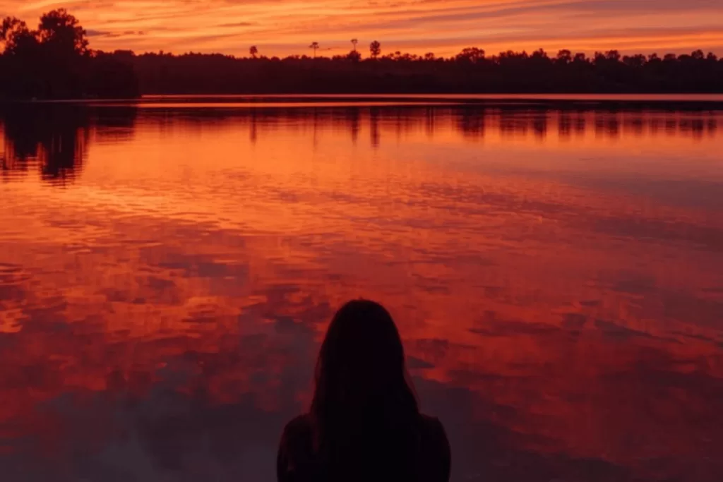 Pessoa buscando conexão