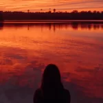 Pessoa buscando conexão